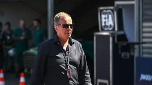 Martin Brundle once again stole the show at the Monaco Grand Prix—and lit up social media—with a trademark moment during his famous pre-race grid walk. The Sky Sports F1 broadcaster and former racing driver is known for navigating the packed start-finish straight, grabbing spontaneous interviews with drivers and celebrities. But at the 2026 Monaco GP, Brundle found himself face-to-face with a determined security guard protecting a VIP guest. Unfazed by the pushy bodyguard, Brundle delivered a line that instantly went viral: “Don’t push me, mate. I’m nearly famous.” Without missing a beat, Brundle kept moving, and the exchange was quickly picked up by fans online. Clips of the moment have racked up hundreds of thousands of views, with fans praising Brundle’s coolness and wit. As one fan wrote on X: “Every grid belongs to Martin, the rest are just visitors. They should show him some respect!” The latest episode only adds to Brundle’s legendary stat