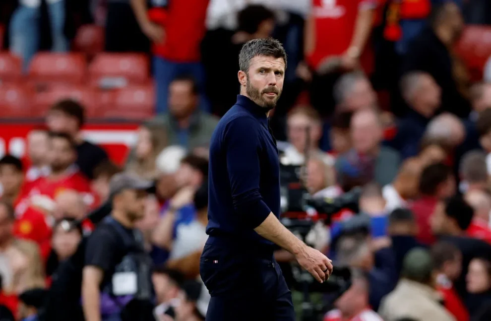 Michael Carrick needs a win at Fulham to ease the mounting pressure on troubled Manchester United while Tottenham are desperate for their first Premier League goal of the season against fellow strugglers Aston Villa.