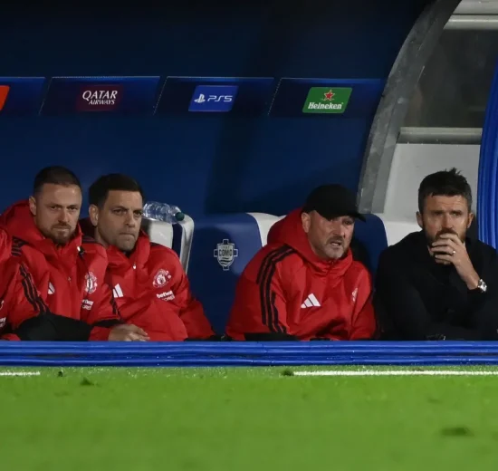 Manchester United's English coach Michael Carrick (right) reacts as he watches his players during the UEFA Champions League, league phase matchday 3, football match between Como 1907 and Manchester United at the Stadio Giuseppe Sinigaglia in Como, northen Italy. (Photo by PIERO CRUCIATTI / AFP)