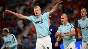 Norway's forward #09 Erling Haaland warms up prior the UEFA Nations League Group 4 football match between Portugal and Norway at Dragao stadium in Porto on October 3, 2026.