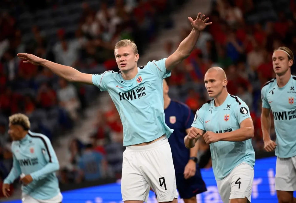 Norway's forward #09 Erling Haaland warms up prior the UEFA Nations League Group 4 football match between Portugal and Norway at Dragao stadium in Porto on October 3, 2026.